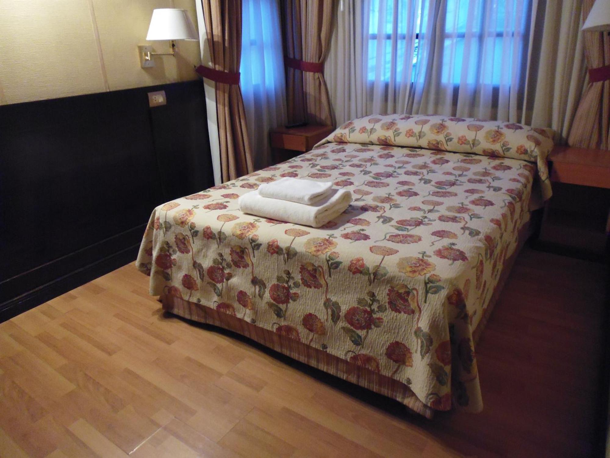 Standard Double Room,1220440120:JPEG